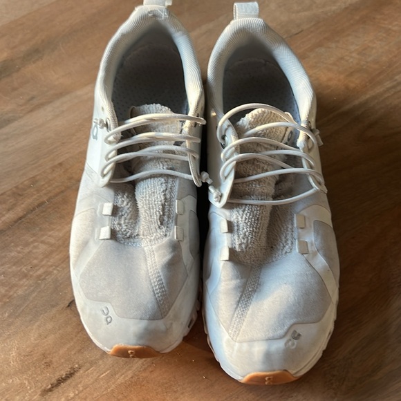 On Cloud Sneakers - Picture 2 of 7